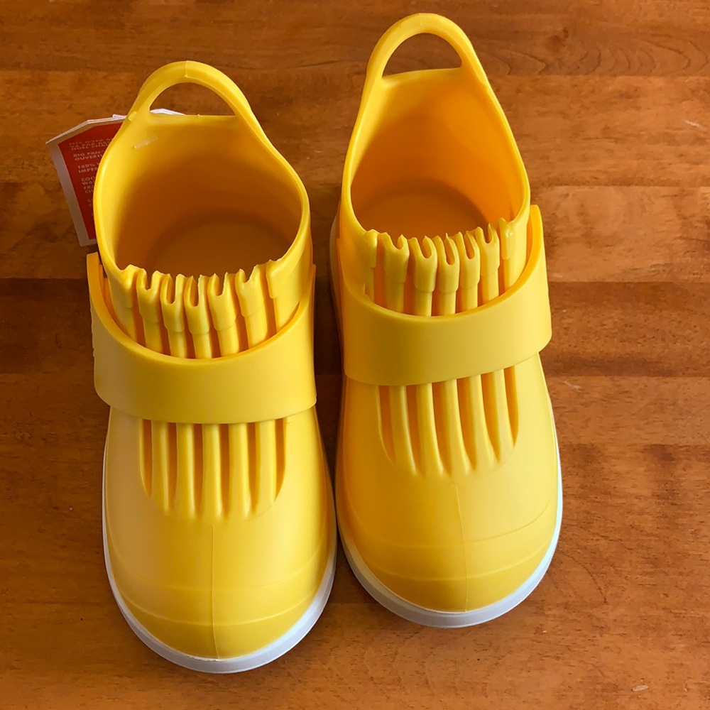 Brand New Butler Rockhoppers Size 9 Yellow Sunshine